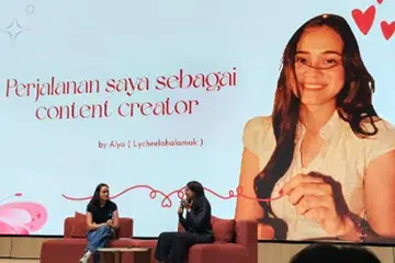 USAHAWAN MUDA: Cik Nur Alya Roziz (kiri), atau lebih dikenali sebagai @lycheelahalamak di media sosial, berkongsi tentang perjalanan hidupnya kepada pelajar di SPH Media pada 2 Jun.