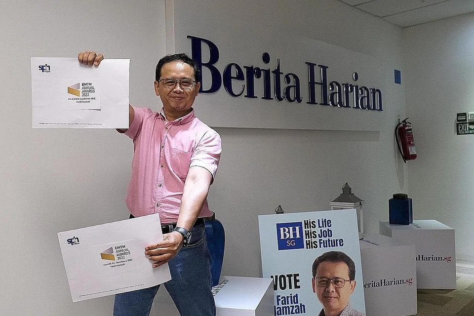 PEMENANG: Encik Mohd Farid Hamzah bersyukur terima dua pencalonan semasa anugerah berita tahunan Pengurusan Kumpulan Media Inggeris/Melayu/Tamil (EMTM) SPH Media Trust. 