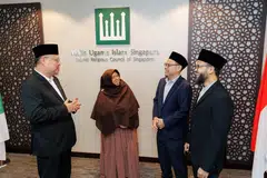 Mulai Julai 2026, Madrasah Aljunied Al-Islamiah (MAA) dan Madrasah Al-Arabiah Al-Islamiah (MAI) bakal menyaksikan perubahan kepimpinan. Pengetua MAA, Encik Herman Cher Ma’in, 59 tahun, (paling kiri) akan digantikan oleh Ustaz Dr Afif Pasuni, 44 tahun (paling kanan). Pengetua MAI, Cik Aisha Abdul Manaf, 62 tahun (dua dari kiri) pula akan digantikan oleh Encik Abdul Ghani Mohammad Isa, 45 tahun (dua dari kanan).