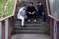 TIDAK LOKEK ILMU: (Dari kiri) Jufri Salim, Hidayat Nordin dan Olly Ismail menyemai semangat bakat Singapura agar berdaya tahan, disiplin, kreatif dan tidak mudah putus asa dalam membina identiti muzik mereka. - Foto BH oleh DESMOND FOO