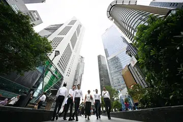 Dalam kalangan negara Asia Pasifik, Singapura menduduki tangga keenam sebagai destinasi paling mudah untuk menjalankan perniagaan, di belakang New Zealand,  Hong Kong, Thailand, Vietnam, dan Taiwan.