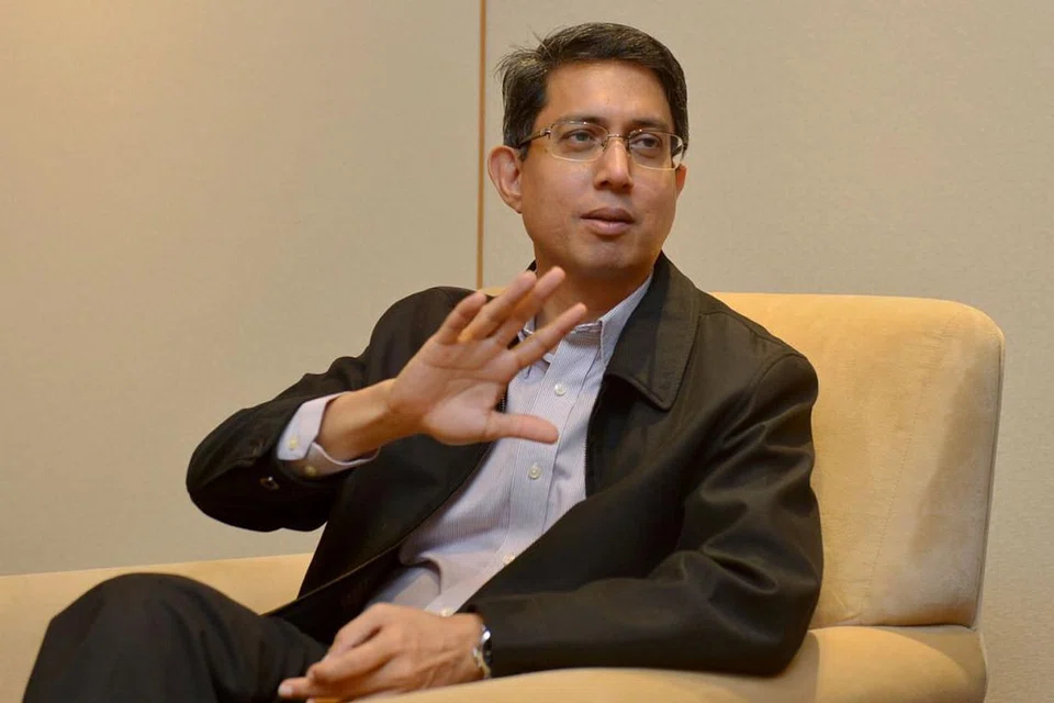 MENILAI HARI MUKA: Pengerusi Majlis Bahasa Melayu Singapura, Profesor Madya Dr Muhammad Faishal Ibrahim, yakin dengan perencanaan dan pelaksanaan yang tepat bahasa Melayu akan terus mekar di negara ini di sebalik suasana dominan berbahasa Inggeris. - Foto TUKIMAN WARJI