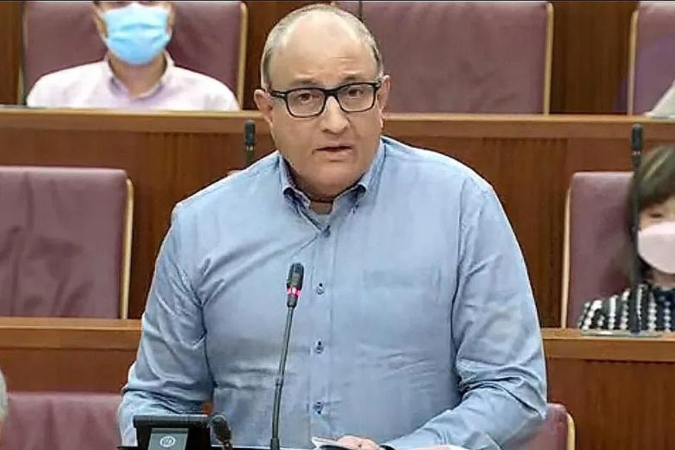 ENCIK S ISWARAN: Berkata Laluan Daerah Jurong (JRL) akan dibuka secara berperingkat mulai 2027, dan Laluan Rentas Pulau mulai 2030.