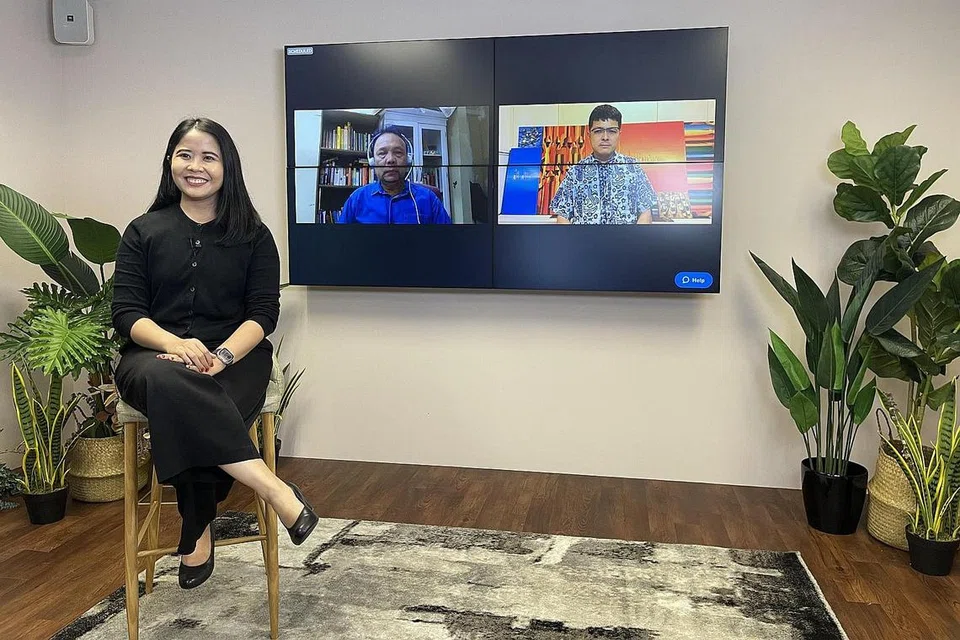 BINCANG PRU MALAYSIA: Dihoskan oleh Cik Ervina (kiri), Dr Oh (paling kanan) dan Encik Basir membincangkan isu-isu berkaitan pascapilihan raya Malaysia. - Foto BH oleh MULYATI MOHD JALIL