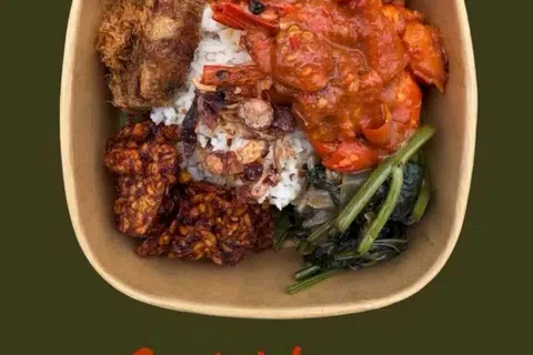 Set nasi campur atau NASCAM Garing Kalimatan Sambal, $11.90.
