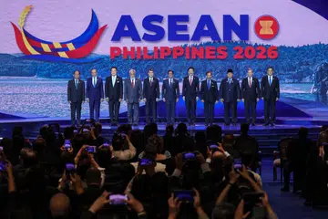 Perdana Menteri, Encik Lawrence Wong (lima dari kanan), bersama pemimpin-pemimpin negara Asean.