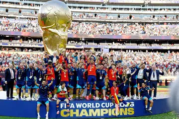 Pemain Sepanyol, Rodri menjulang trofi Piala Dunia yang dimenangi pasukannya selepas menundukkan Argentina 1-0 dalam perlawanan akhir.