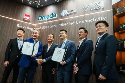 Majlis menandatangani Memorandum Persefahaman (MOU) antara Institut Pendidikan Teknikal (ITE) dan TP-Link Corporation dihadiri (dari kiri) Ketua SOHO dan VIGI di TP-Link, Encik Henry Xu; Pengetua ITE Kolej Timur, Encik Alvin Goh; Menteri Negara Kanan (Penerangan dan Pembangunan Digital merangkap Kesihatan), Encik Tan Kiat How; Pengarah Serantau TP-Link, Encik Hugo Cai; Pengarah Pusat Pengajian Elektronik dan Teknologi Maklumat di ITE Kolej Timur, Encik Peh Wee Leng dan Ketua Telco dan Perusahaan TP-Link, Encik Barry Chen. 
