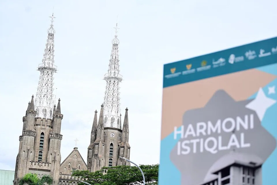 Pembinaan Terowong Silaturahim disambut baik oleh Uskup Gereja Katedral Jakarta dan Imam Masjid Istiqlal yang menegaskan bahawa projek itu mengukuhkan semangat persaudaraan yang ditekankan oleh Presiden Indonesia.