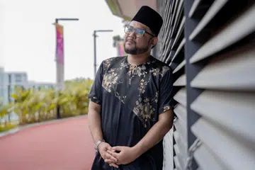 UNDANGAN SENI: Aktivis seni, Hidayat Nordin, teruja mewakili Singapura dalam acara Festival Syair Internasional 2023 di Teater Jakarta, Taman Ismail Marzuki, pada 30 Disember.