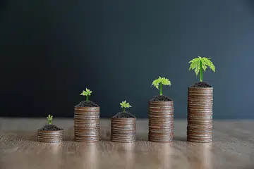 ATUR KEWANGAN ANDA: Imbas keadaan kewangan anda semasa tempoh mencabar dengan pandemik Covid-19 pada tahun lalu, teliti keadaan kewangan masa kini dan buat perancangan lebih baik untuk tahun baru 2021 sekarang. - FOTO HIASAN ISTOCKPHOTO