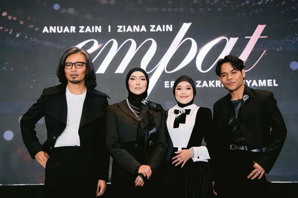 Empat penyanyi sekeluarga (dari kiri) Anuar Zain, Ziana Zain, Ernie Zakri dan Syamel, menghadiahkan single terbaru bertemakan cinta bagi peminat setia dan akan dinyanyikan dalam ‘Konsert Empat Live In Kuala Lumpur’ pada 18 Oktober di Mega Star Arena, Bukit Bintang.