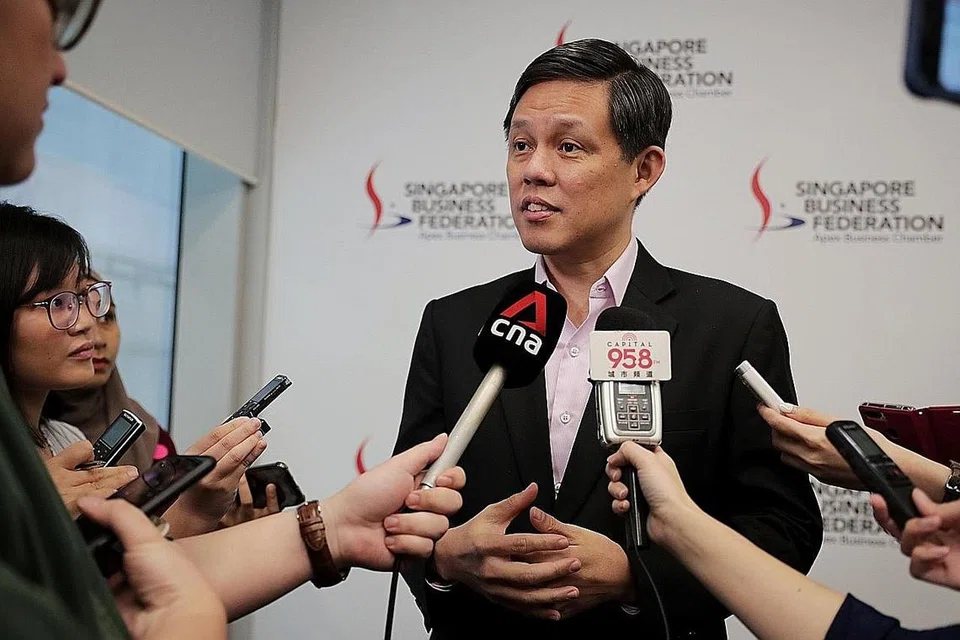 TAHU KEPRIHATINAN PENIAGA: Encik Chan Chun Sing berkongsi keprihatinan perniagaan di sini setelah mengadakan mesyuarat tertutup dengan Persekutuan Perniagaan Singapura (SBF) semalam. - Foto BH oleh GIN TAY