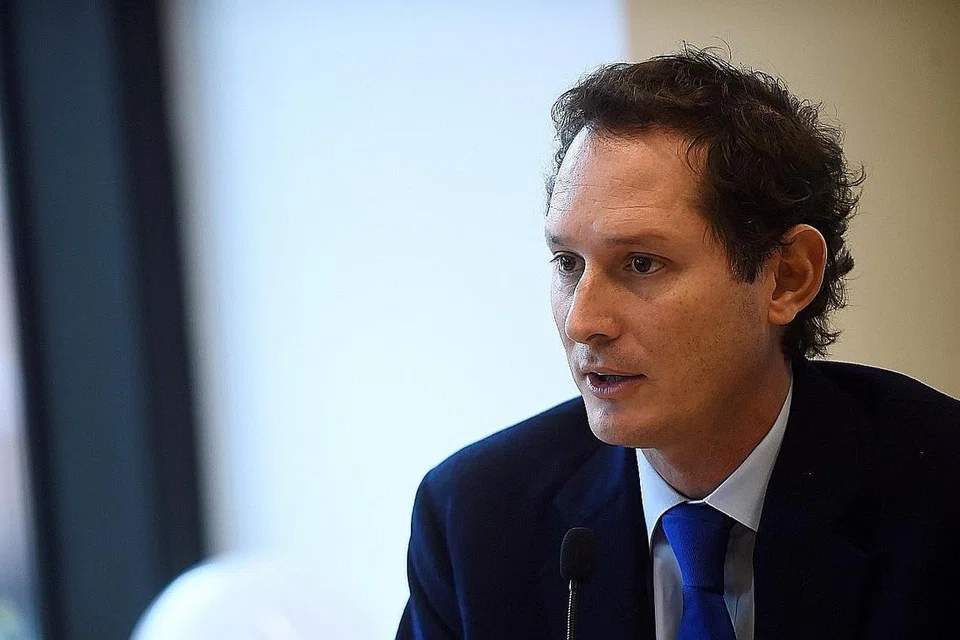 PERLUKAN MASA: Pengerusi Ferrari John Elkann (atas) berkata pasukan itu memerlukan masa untuk membangunkan semula daya saingnya, iaitu pada 2022, dan akan bermula dengan mendapatkan pemandu lebih muda. Ia telah melepaskan pemandu Sebastian Vettel mulai musim tahun depan, dan akan mempunyai Charlese Leclerc serta Carlos Sainz. - Foto AFP