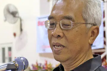 AKTIF MENULIS: Haji Maarof Salleh, intelek yang kini gigih berkarya terutama sajak, esei sastera dan cerpen, termasuk kumpulan cerpen terbarunya, 'Kereta Api & Identiti Bangsaku'. - Foto buku ihsan ITBM