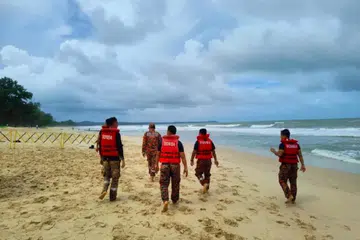 DILAPORKAN HILANG: Seorang lelaki dipercayai warga Singapura dikhuatiri lemas selepas dilaporkan hanyut ketika beriadah di pantai The Westin Desaru Coast, Desaru, Johor pada 27 Disember.