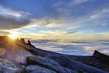 Pemandangan indah dari Gunung Kinabalu.