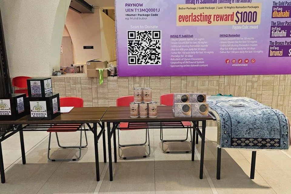 Hasil kerjasama dengan Masjid Al-Islah, Masjid Omar Salmah mengadakan jerayawara di masjid yang terletak di Punggol itu. Mereka telah menyediakan reruai yang meletakkan tabung bagi menerima sumbangan dana Ramadan dan jualan barangan seperti kurma amal dan sejadah.