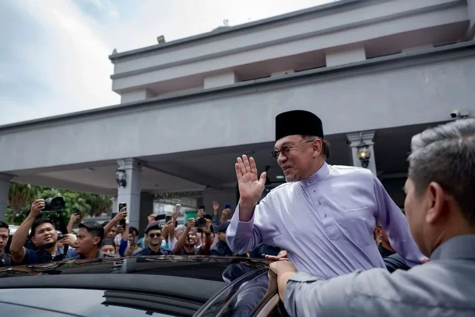 Anwar, Muslim, berpengaruh