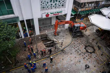 Apabila seorang wanita warga India  jatuh ke lubang selepas kejadian tanah jerlus di Jalan Masjid India, Kuala Lumpur, pada 23 Ogos, pasukan Jabatan Bomba dan Penyelamat Malaysia serta Angkatan Pertahanan Awam Malaysia segera melakukan kerja mencari dan menyelamat mangsa. 