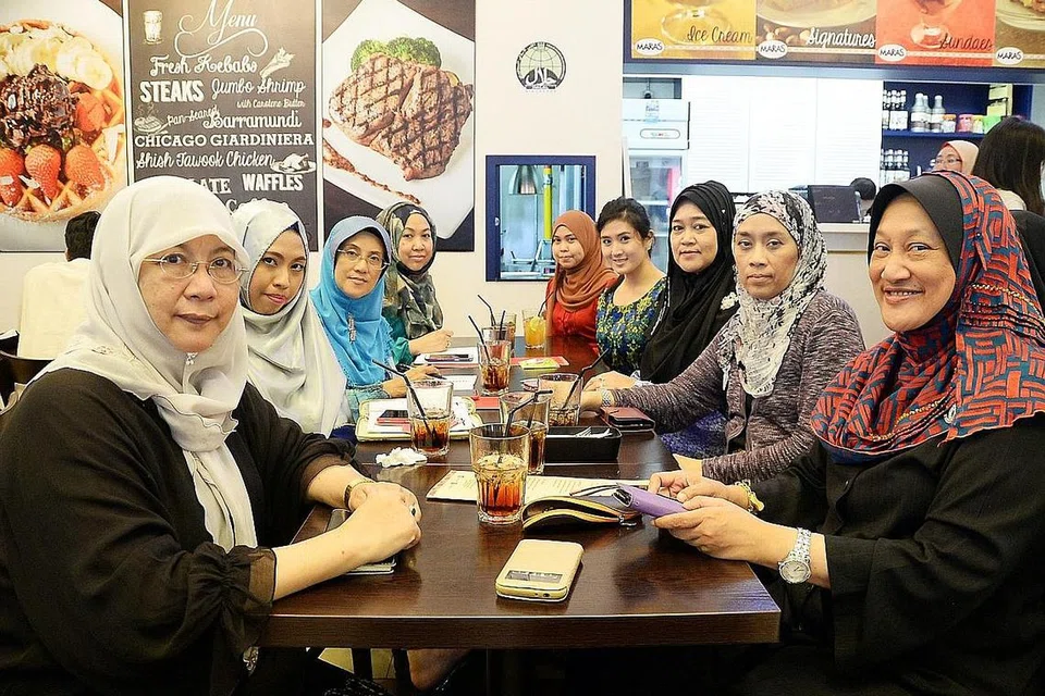 WANITA WAJA: Inilah wajah wanita dalam jawatankuasa Dewi yang mahu memberi nafas baru kepada kegiatan dan usaha Dewi. - Foto fail