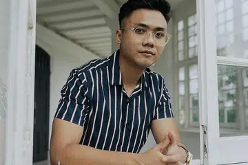 PELAJAR SERBA BOLEH: Encik Indra Dermawan Yuhanis bersyukur menerima Anugerah Lee Kuan Yew dan ini telah mendorongya untuk terus belajar hingga ke universiti dan terus mencapai kejayaan. - Foto ihsan INDRA DERMAWAN YUHANIS.