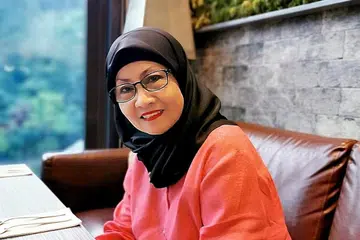 SANISAH HURI: Biduanita unggul Singapura ini amat menghargai peluang bersama peminatnya dan turut berterima kasih kepada mereka kerana berterusan memberikannya sokongan padu sejak dulu lagi. - Foto ihsan SANISAH HURI