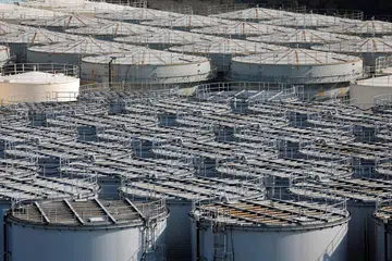 LOJI NUKLEAR: Gambar fail menunjukkan tangki-tangki air di janakuasa nuklear Fukushima Dai-ici, Jepun. 