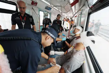 Pusat Operasi Malaysia di Bukit Chagar dan Pusat Operasi Bersepadu Penguasa Imigresen dan Pusat Pemeriksaan (ICA) Singapura mengekalkan hubungan masa nyata bagi berkongsi perkembangan insiden dan rancangan tindakan.