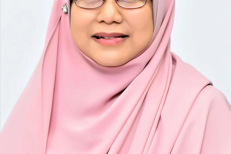 PENULIS:  Professor Madya Dr Mawar Safei, Ketua Kluster (Warisan Melayu) , Pusat Kecemerlangan Melayu, Fakulti Sains Masyarakat dan Kemanusiaan, Universiti Kebangsaan Malaysia. 


Source: Mawar Safei