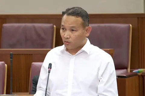 ENCIK MOHD FAHMI ALIMAN: Bertanya jumlah sokongan, termasuk bantuan kewangan, program penjagaan kesihatan dan inisiatif sokongan sosial, yang pemerintah telah beri kepada warga emas.