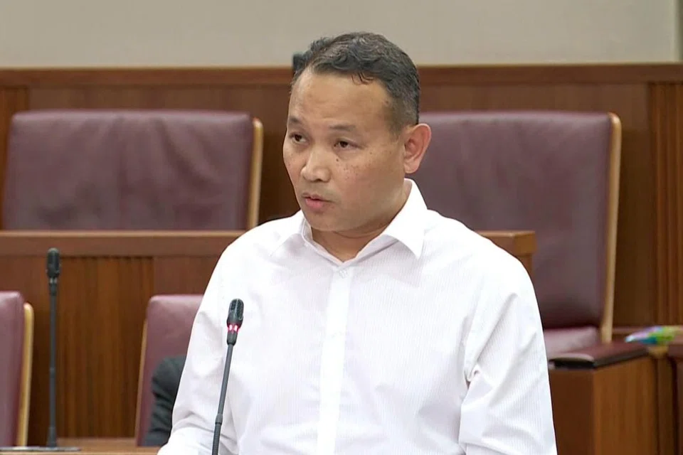ENCIK MOHD FAHMI ALIMAN: Bertanya jumlah sokongan, termasuk bantuan kewangan, program penjagaan kesihatan dan inisiatif sokongan sosial, yang pemerintah telah beri kepada warga emas.