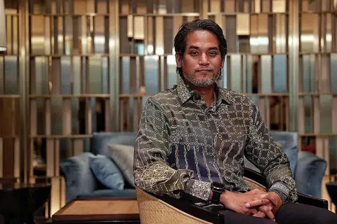 PEMIMPIN PERLU ADA MANDAT JELAS: Encik Khairy Jamaluddin berkata Umno mesti menghadapi PRU dengan "kepimpinan yang mempunyai mandat jelas dan yang boleh mendapat sokongan rakyat". - Foto fail