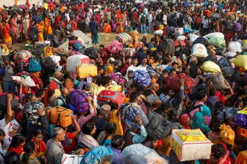 Lebih 76 juta orang melakukan apa yang dipanggil ‘rendaman diraja’ dalam perayaan Maha Kumbh Mela di India pada 29 Januari.