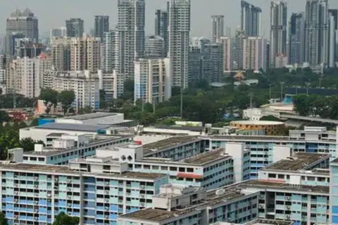 Anggaran awal yang diterbitkan pada 1 Oktober menunjukkan harga jualan semula Flat HDB merosot sebanyak 0.2 peratus.