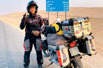 PENUH CABARAN: Encik Zulkepli Mominin mengharungi perjalanan sejauh 18,000 kilometer selama 108 hari dengan menunggang motosikal Yamaha FZ150 bagi penuhi impiannya untuk menjejakkan kaki dan menunaikan umrah di Makkah.