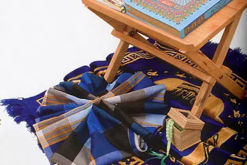 Sejadah dan al-Quran.. simbol mendekatkan diri dengan Allah swt.