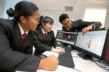 PELUANG PERTINGKAT DIRI: Menjelang 2030, semua graduan Institut Pendidikan Teknikal (ITE) bakal berpeluang melanjutkan pelajaran dan mengecapi kelulusan melebihi Nitec dalam jangka masa kerjaya mereka. - Foto fail