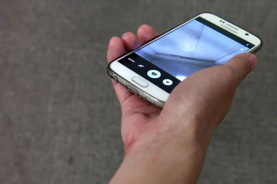 Telefon bimbit Chong didapati mengandungi beberapa video tidak senonoh melibatkan wanita yang tidak dikenali. FOTO: FAIL