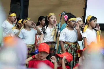 MENCERIAKAN SUASANA: Kanak-kanak menyerikan acara Makan Tengahari Ihsan Ramadan (IR) PPIS 2019 yang diadakan pada Sabtu lalu di Wisma Geylang Serai. - Foto BH oleh KELVIN CHNG