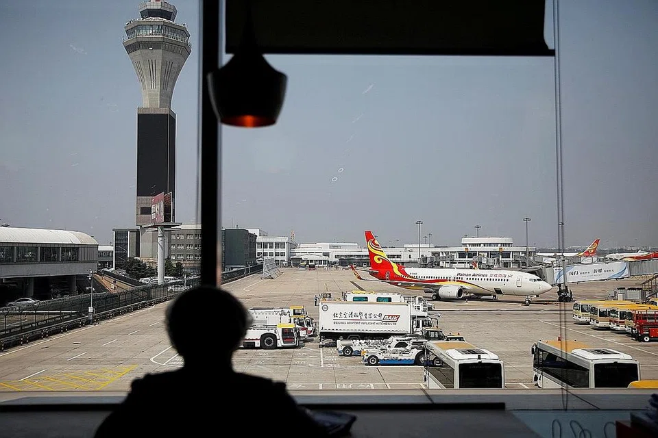 LAMA KHIDMAT DIGANTUNG: Kebanyakan negara masih menggantung khidmat penerbangan antarabangsa dalam usaha mencegah wabak Covid-19. - Foto REUTERS 