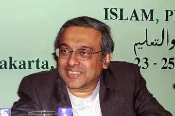 DR CHANDRA MUZAFFAR: Perdana Menteri Malaysia, Datuk Seri Najib Tun Razak, perlu memenangi hati mereka semula bagi meraih keputusan yang baik dalam pilihan raya akan datang.