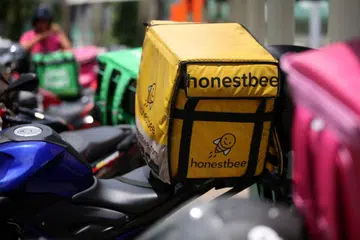 TANDA AWAL SUDAH KETARA: Menurut seorang pekerja penghantaran makanan honestbee, sudah ada tanda-tanda yang perniagaan syarikat itu semakin malap, terutama sekali dalam tempoh awal tahun lalu hingga tahun ini. - Foto fail