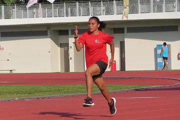 INGIN JADI TERBAIK: Walaupun Nurhayati pulang dengan tangan kosong daripada Grand Prix Para Atletik Dunia bulan lalu, beliau dapat melihat bagaimana pelari pecut terbaik dunia bersaing dan ia memberinya inspirasi untuk berlatih bersungguh-sungguh dan menjadi yang terbaik. - Foto BM oleh ZULAIQAH ABDUL RAHIM