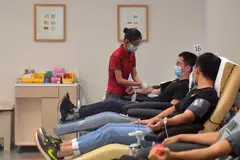 Palang Merah Singapura berharap dapat tingkatkan  kumpulan penderma belia kepada 25 peratus daripada 15 peratus sekarang. Sepanjang dekad yang lalu, peratusan penderma belia telah merosot sebanyak separuh, daripada 31 peratus pada 2013.