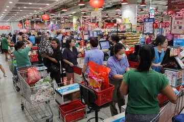 Terdapat peningkatan dalam bilangan pelanggan bukan Islam yang memilih untuk membeli produk yang diperakui halal semasa Tahun Baru Cina.