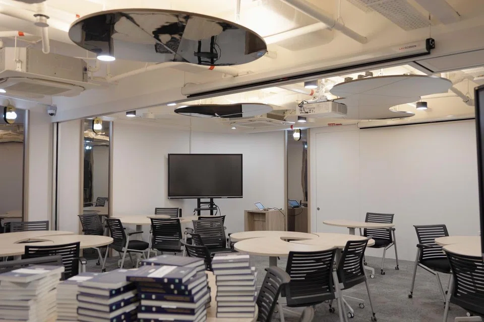 Kampus Kolej Pengajian Islam Singapura (SCIS) di Bencoolen akan mempunyai dua dewan kuliah yang boleh menampung sehingga 80 pelajar, empat bilik seminar, dan kemudahan lain seperti perpustakaan.