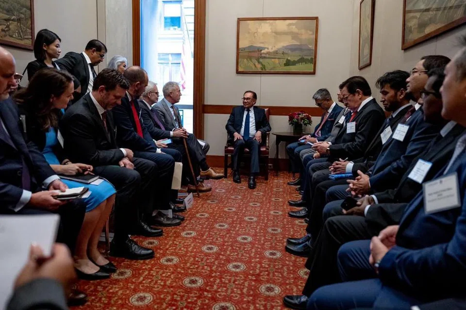 EKONOMI MADANI: Perdana Menteri Malaysia, Datuk Seri Anwar Ibrahim bertemu dengan 15 syarikat terkemuka Amerika Syarikat yang tersenarai dalam Fortune 500 untuk berkongsi kerangka ekonomi dan peluang pelaburan di Malaysia sempena kunjungan tugas ke New York, Amerika sempena Perhimpunan Agung Pertubuhan Bangsa-Bangsa Bersatu (UNGA) ke-78, pada Khamis.