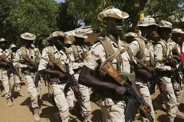 PERANGI BOKO HARAM: Askar Chad menyertai latihan tentera yang dianjurkan tentera Amerika Syarikat. Chad dan tiga negara Afrika lain kini sedang menyiapkan pasukan bertindak bagi memerangi Boko Haram. - Foto REUTERS