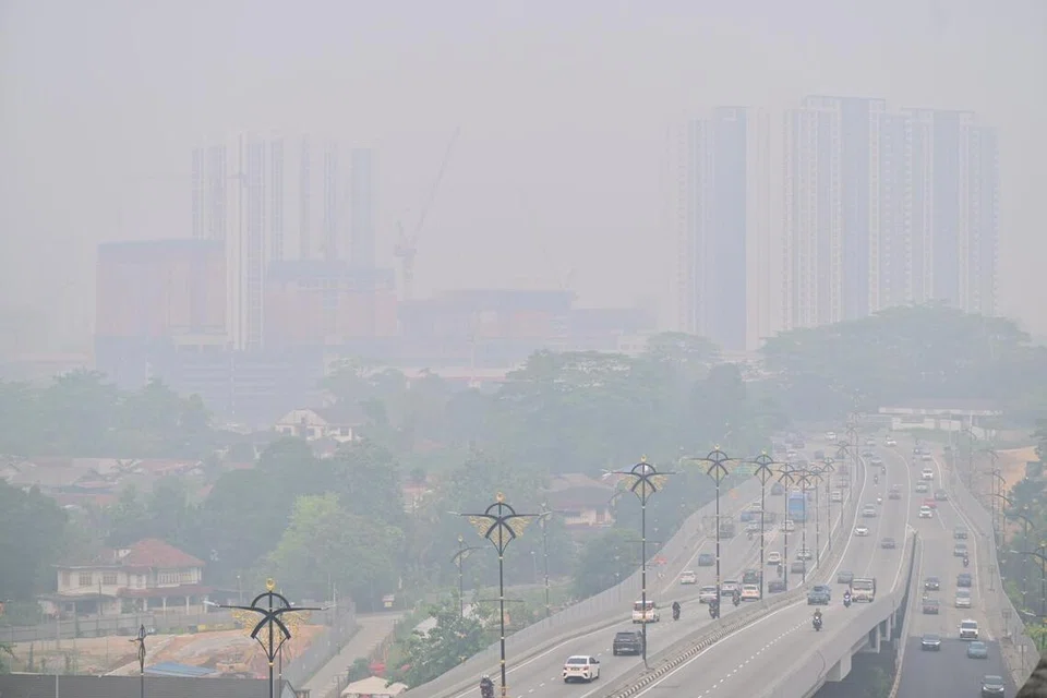 Pemandangan sekitar bandar Johor Bahru dari Jalan Lingkaran Dalam, Johor Bahru.